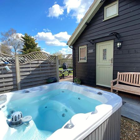 Villa Saving Grace With Private Hot Tub Bawdeswell Esterno foto