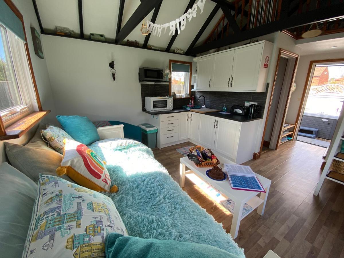 Villa Saving Grace With Private Hot Tub Bawdeswell Esterno foto
