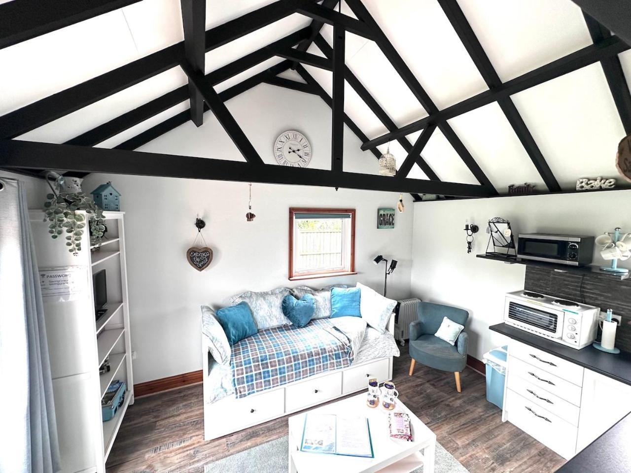 Villa Saving Grace With Private Hot Tub Bawdeswell Esterno foto