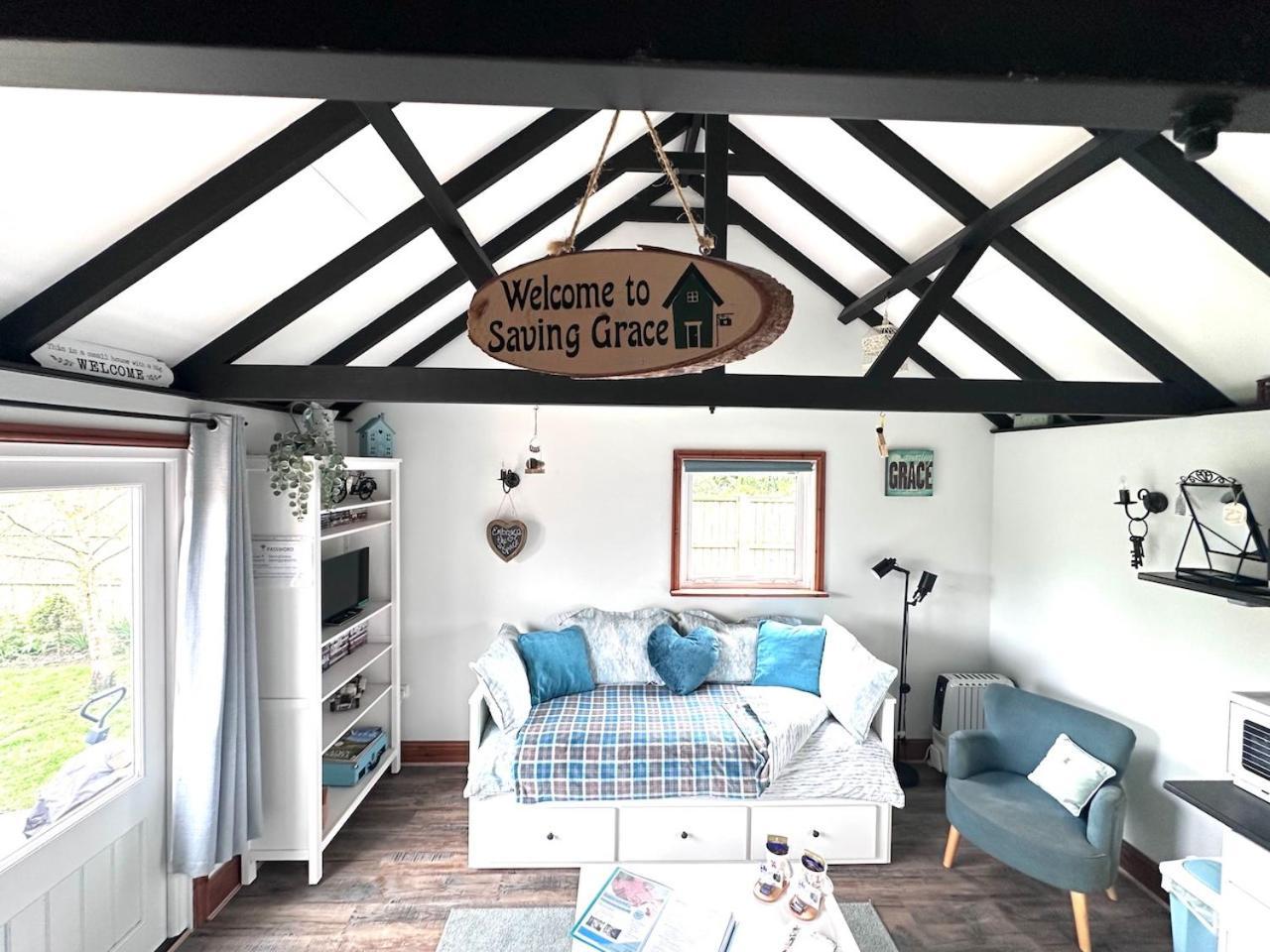 Villa Saving Grace With Private Hot Tub Bawdeswell Esterno foto