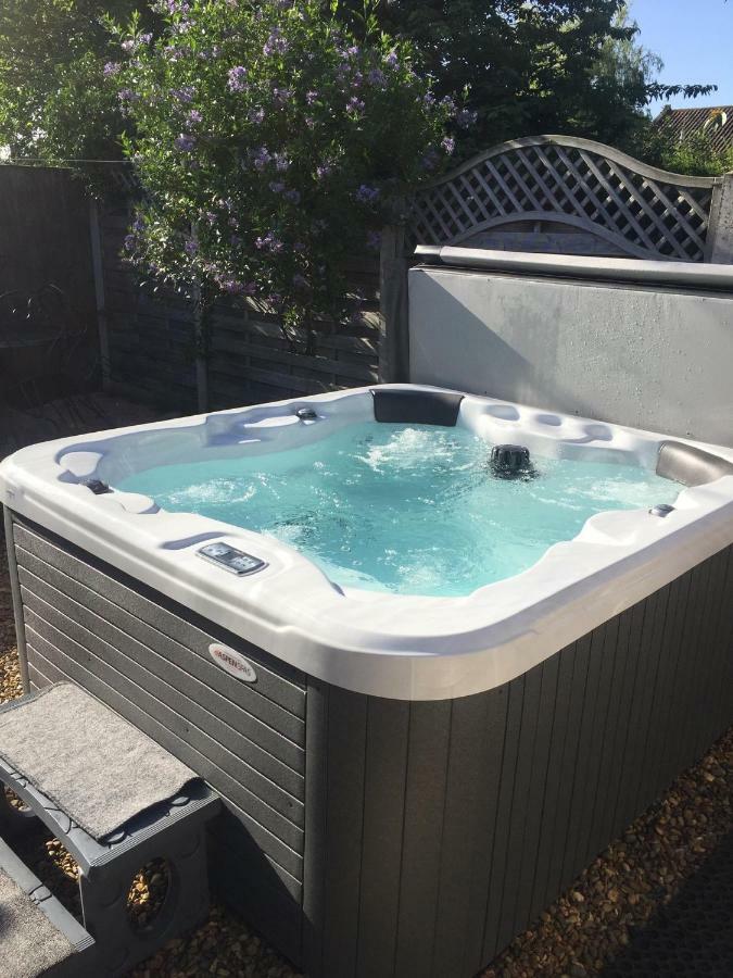 Villa Saving Grace With Private Hot Tub Bawdeswell Esterno foto