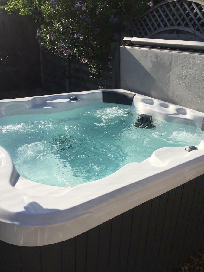 Villa Saving Grace With Private Hot Tub Bawdeswell Esterno foto